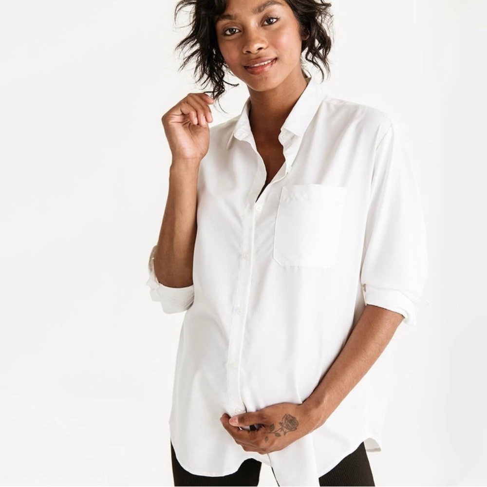 NWOT Storq Easy Button Up White Shirt Size 2 (small)